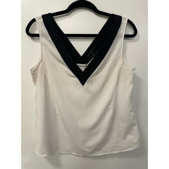 Banana Republic White and Black V Neck Blouse Tank Size Small Woven - Picture 1 of 5
